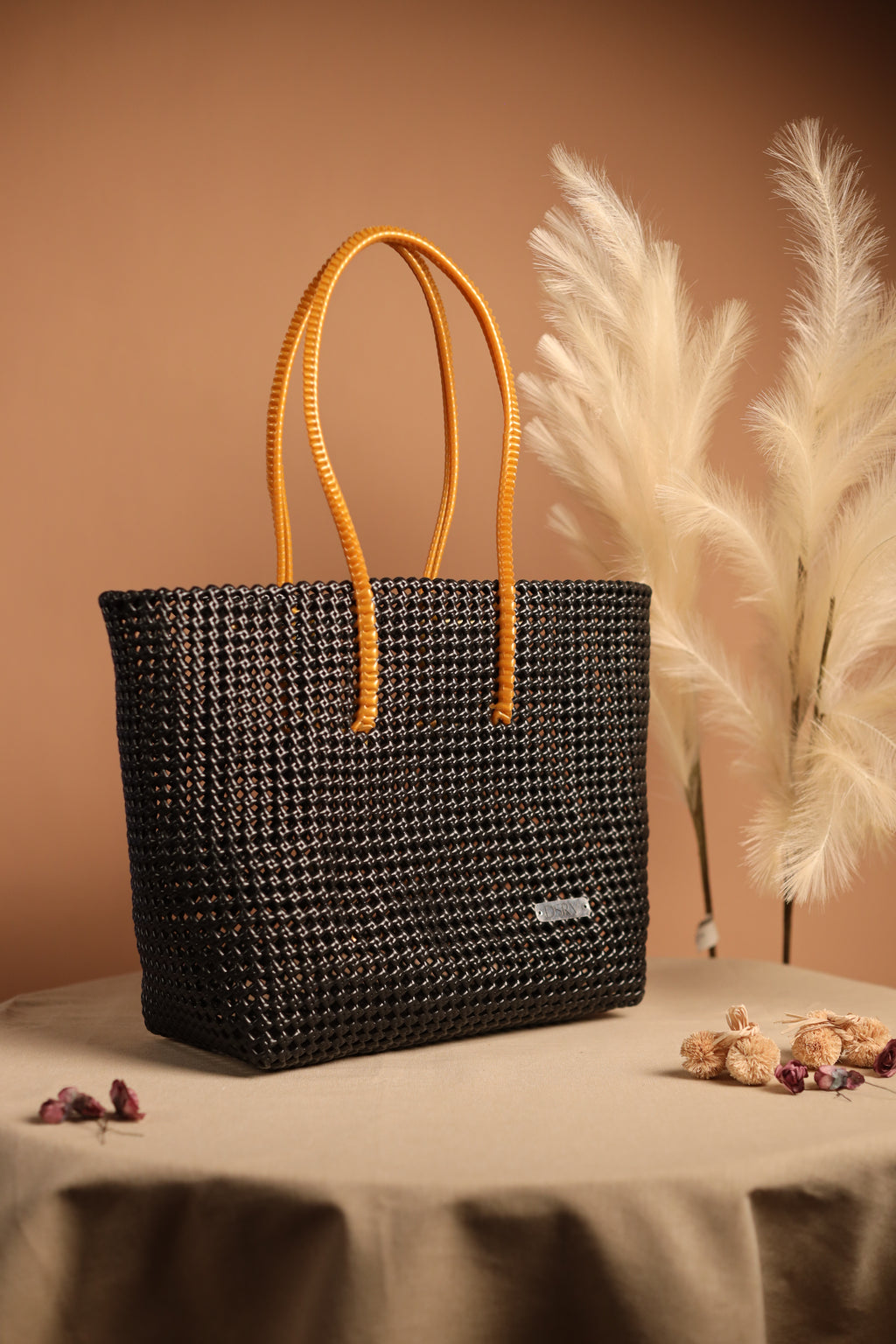 SHADOW TOTE