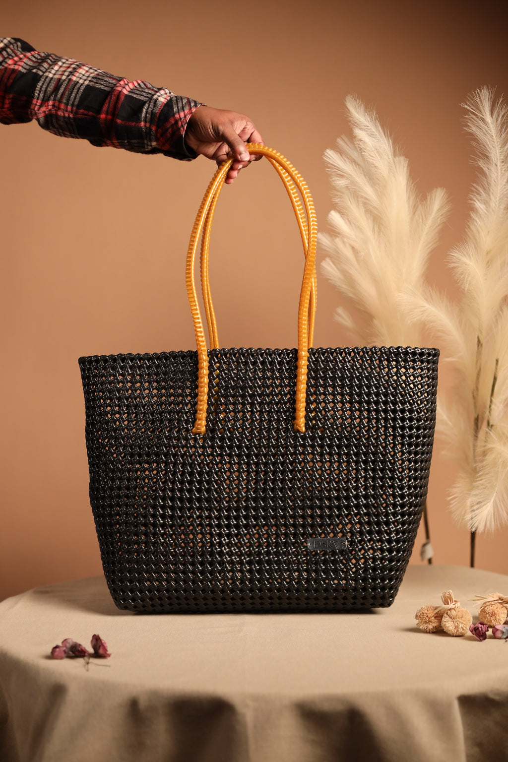 SHADOW TOTE