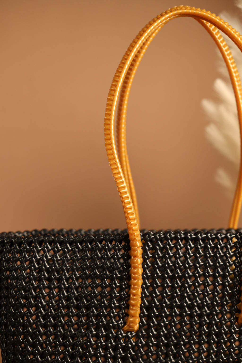 SHADOW TOTE
