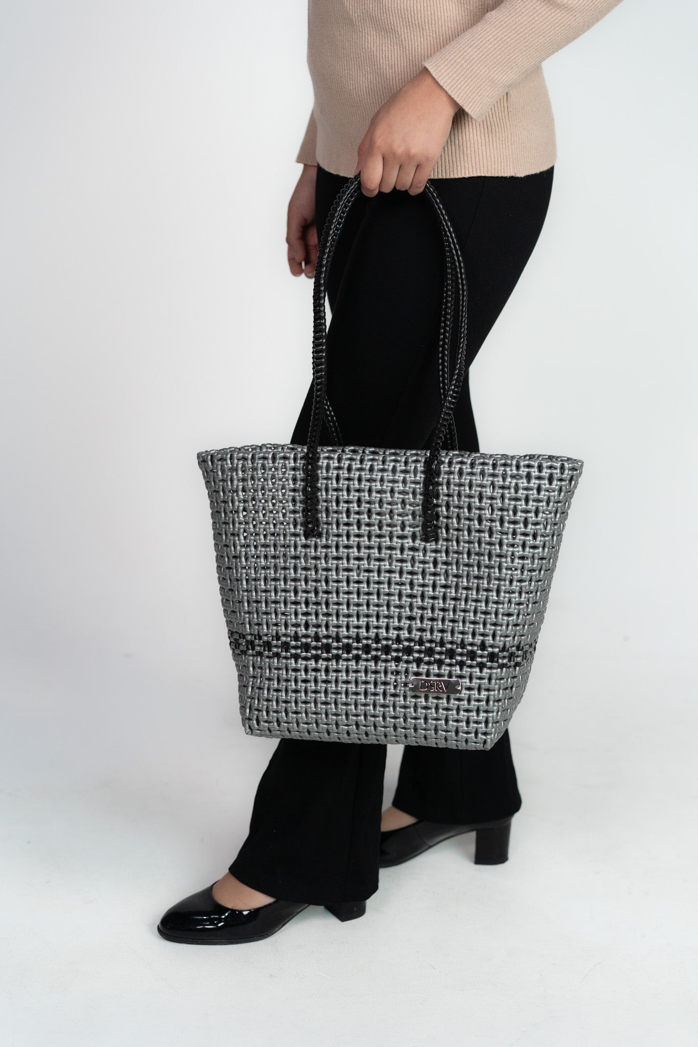 SILVER STREAK HANDBAG